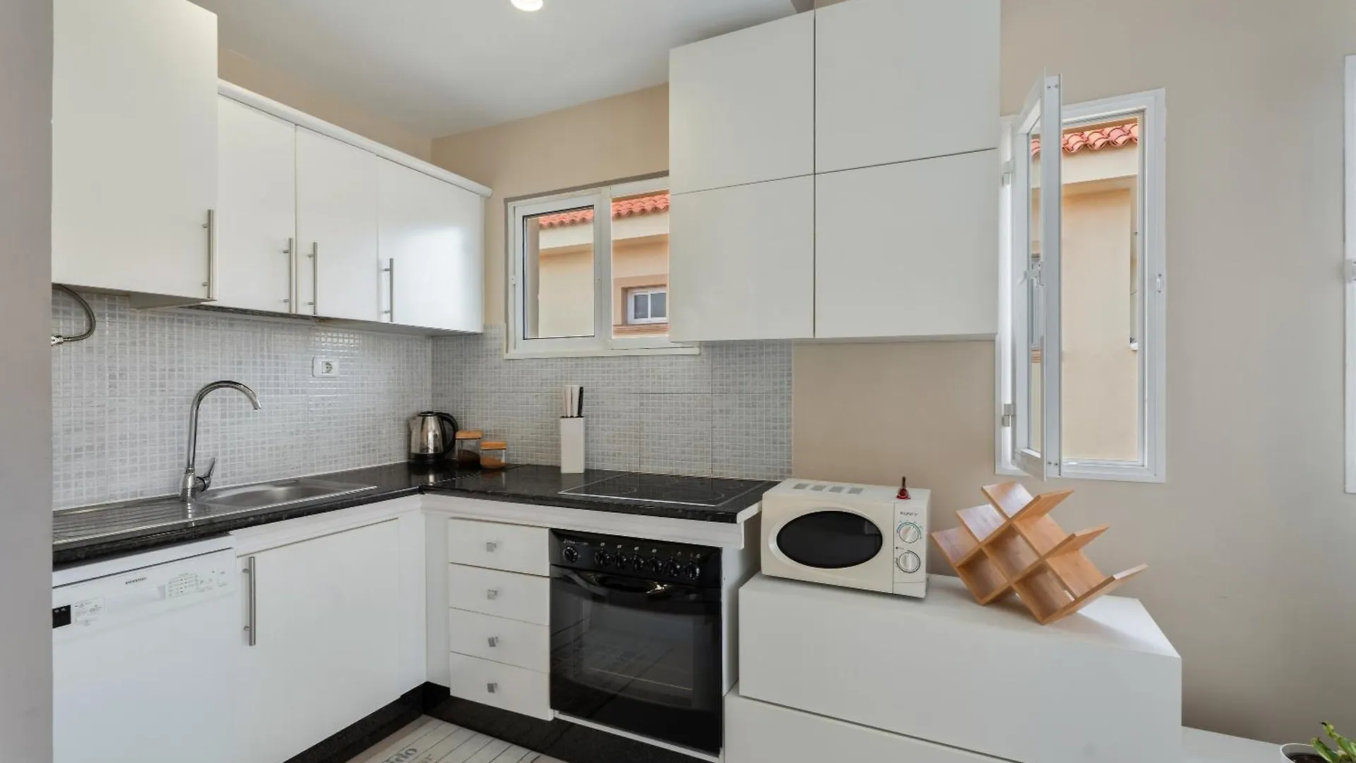 Luminoso Apartamento Con Piscina San Miguel de Abona