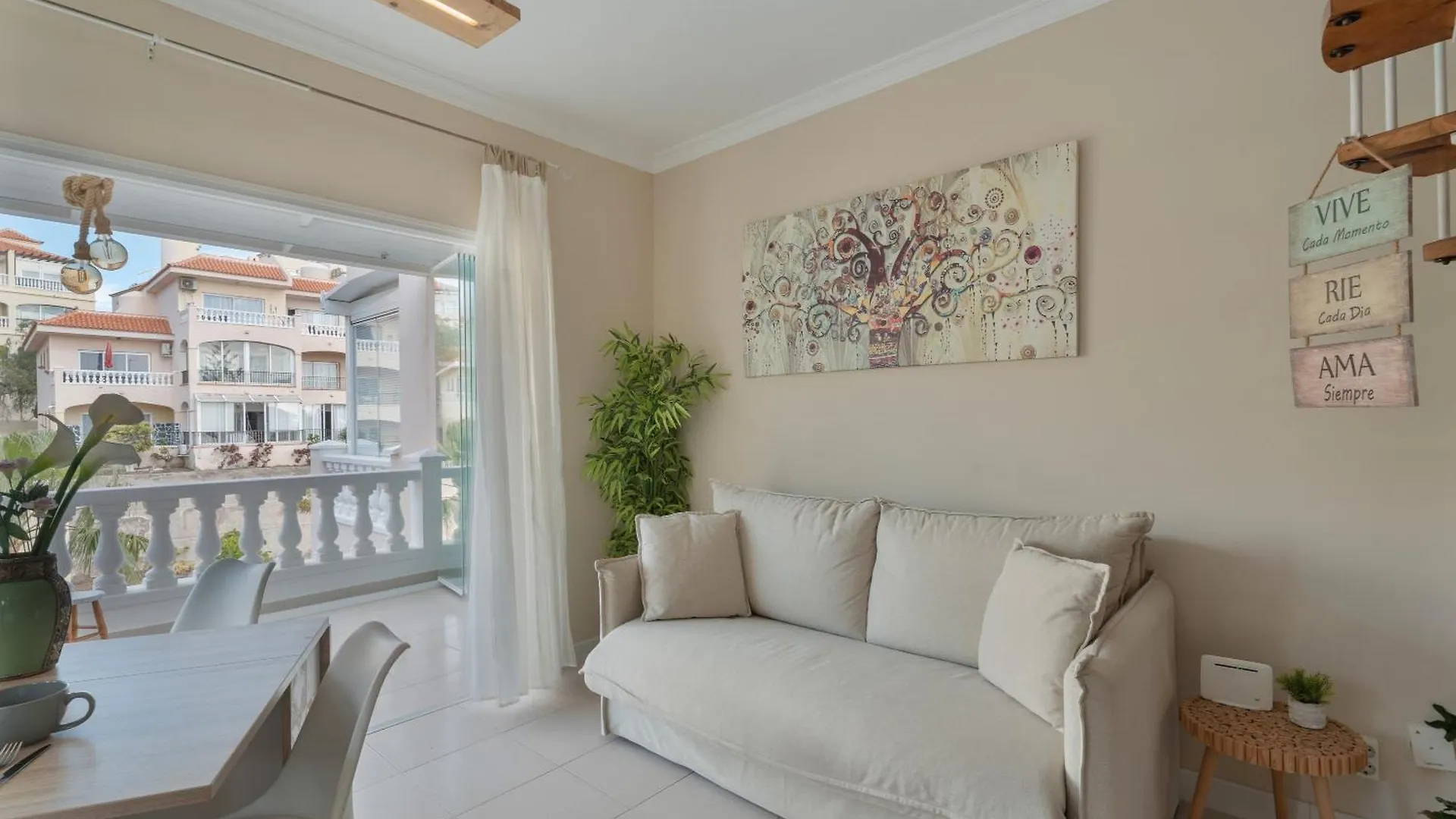 Luminoso Apartamento Con Piscina San Miguel de Abona Spain